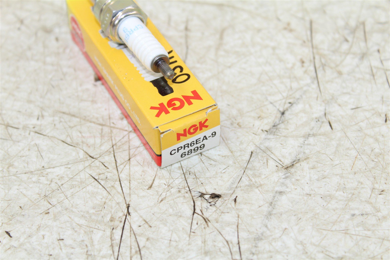 NGK Spark Plug CPR6EA-9 NEW 057H