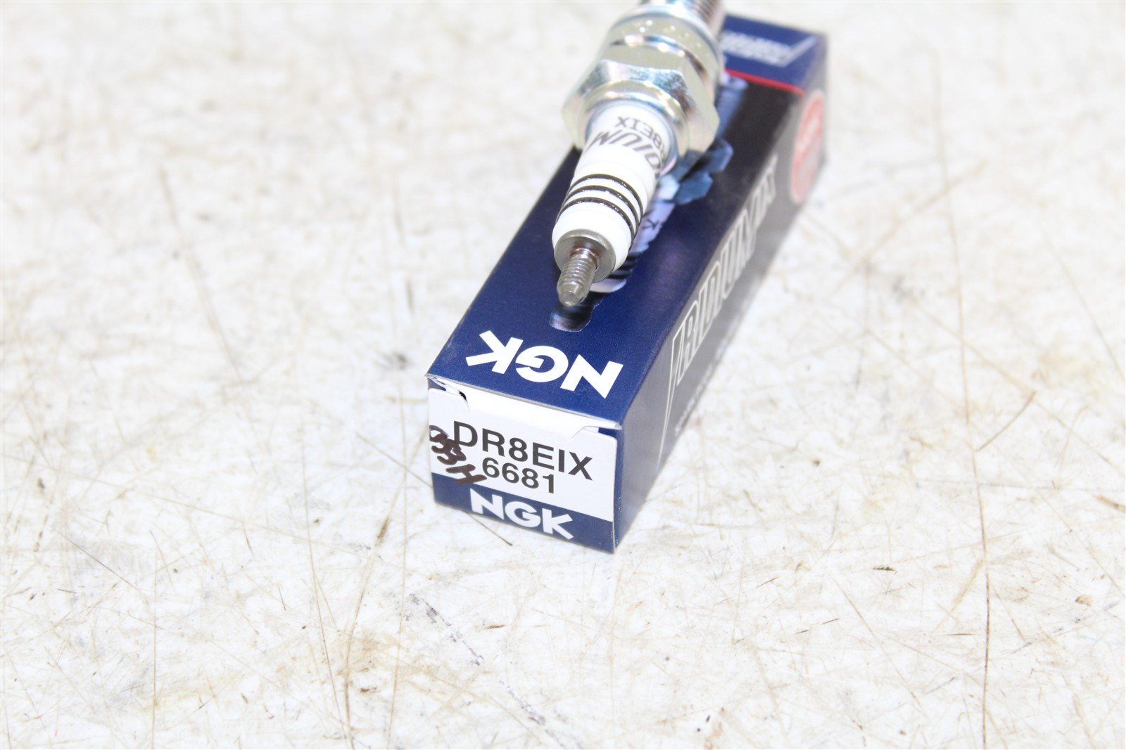 NGK Iridium IX Spark Plug DR8EIX NEW 053H