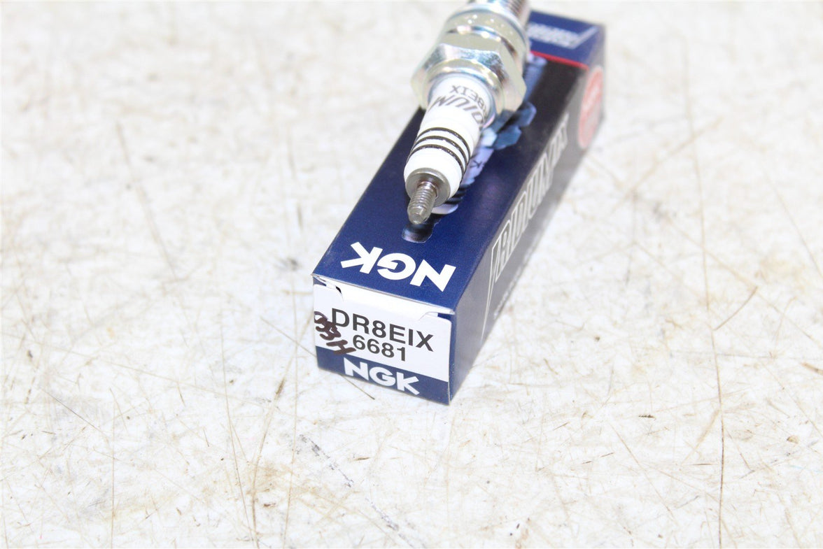 NGK Iridium IX Spark Plug DR8EIX NEW 053H