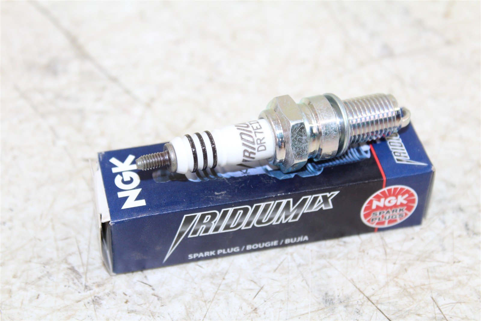 NGK Iridium IX Spark Plug DR7EIX NEW 052H