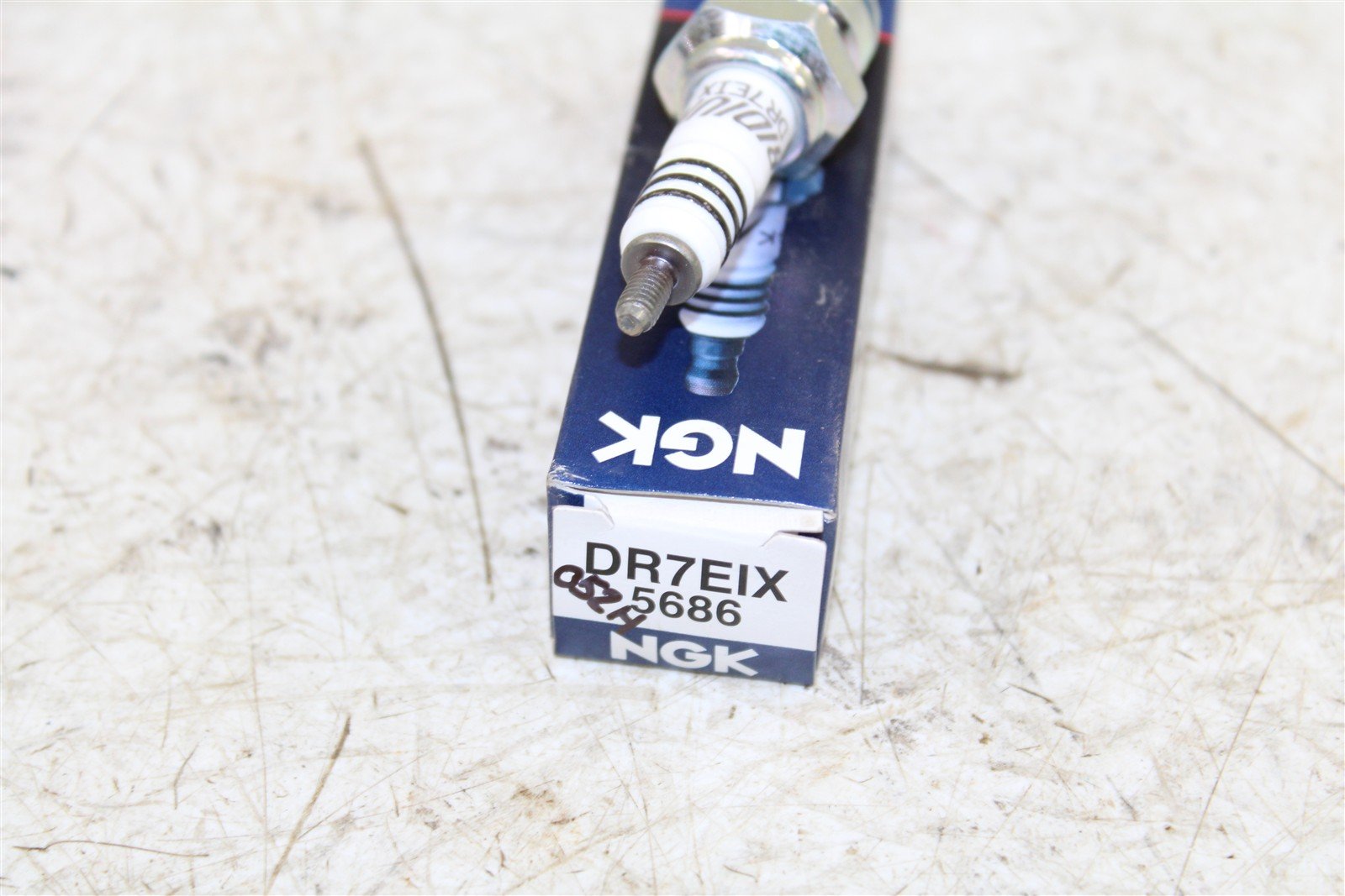 NGK Iridium IX Spark Plug DR7EIX NEW 052H