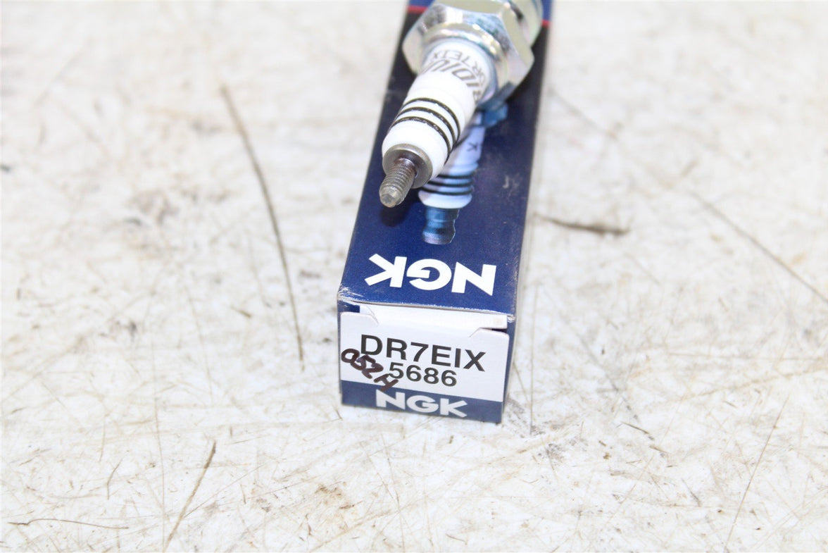 NGK Iridium IX Spark Plug DR7EIX NEW 052H