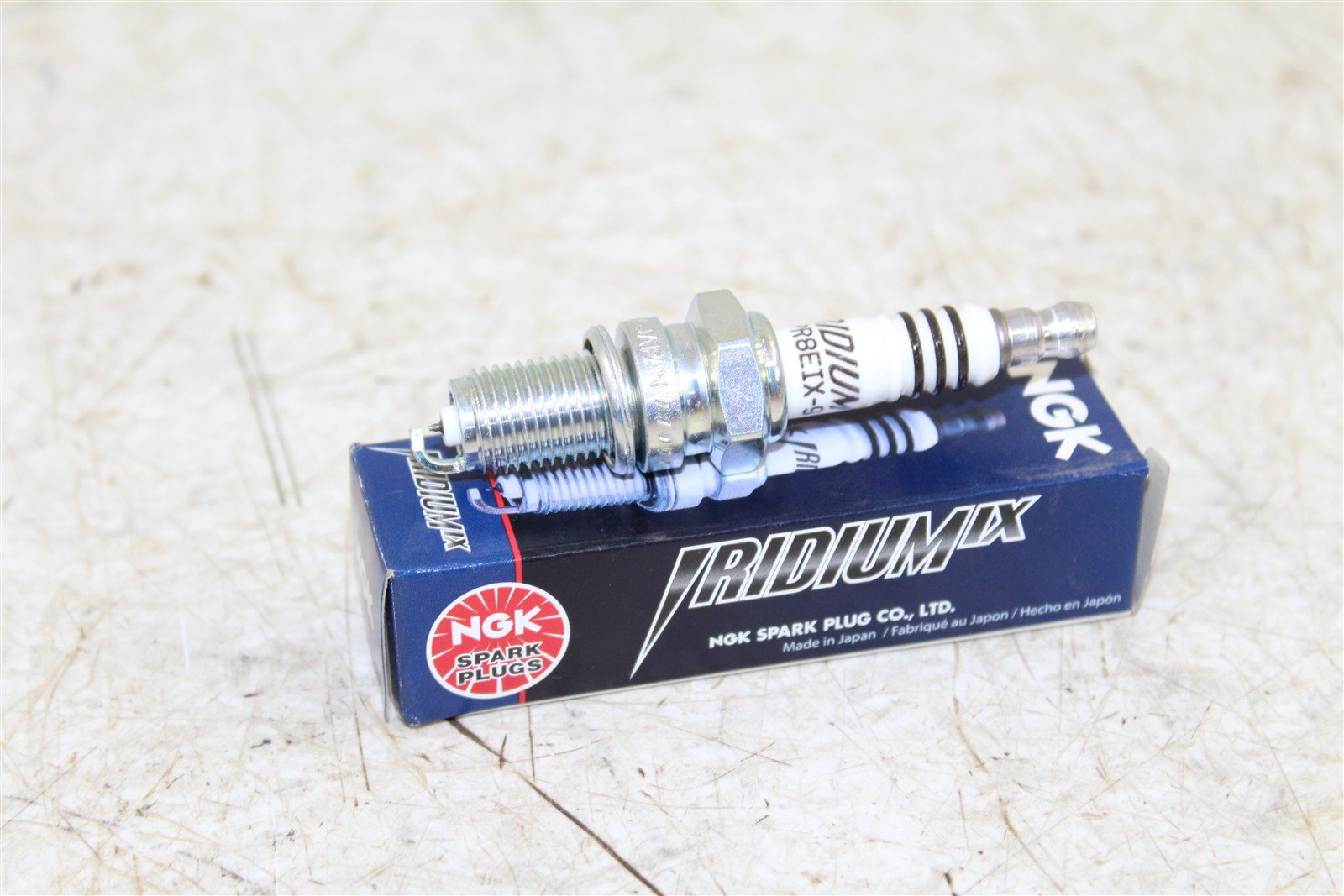 NGK Iridium IX Spark Plug DPR8EIX-9 NEW 051H