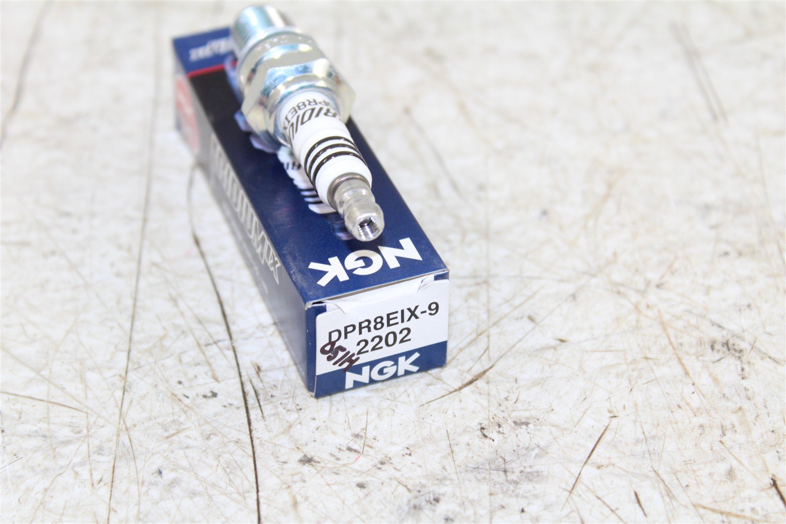 NGK Iridium IX Spark Plug DPR8EIX-9 NEW 051H