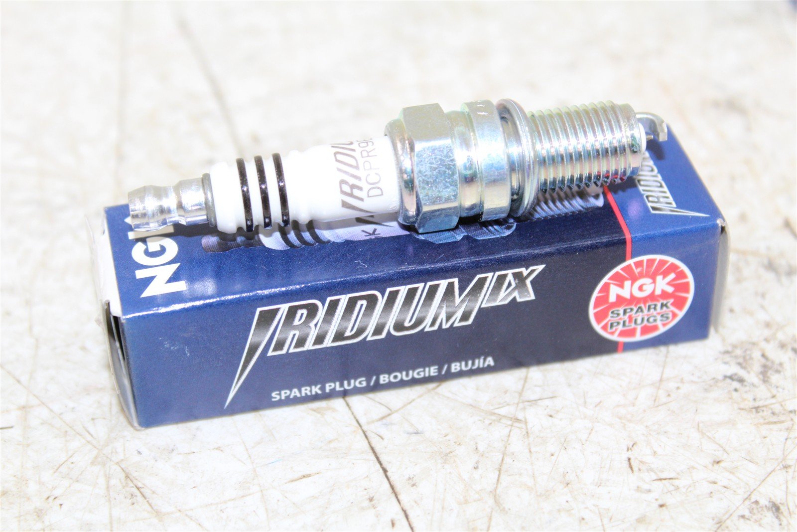 NGK Iridium IX Spark Plug DCPR9EIX NEW 050H