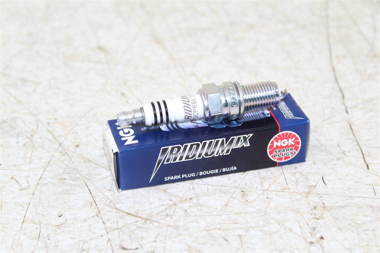 NGK Iridium IX Spark Plug DCPR8EIX NEW 049H