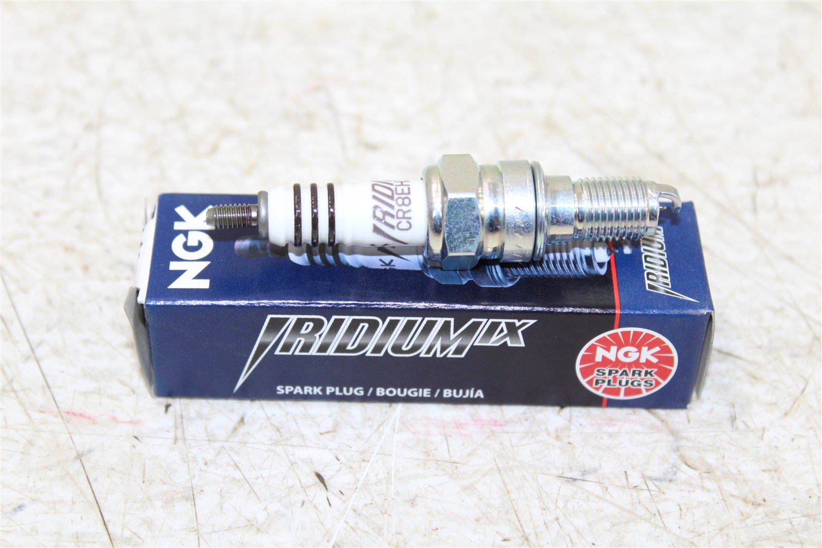 NGK Iridium IX Spark Plug CR8EHIX-9 NEW 046H