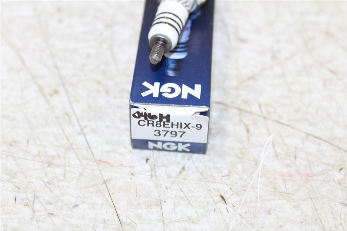NGK Iridium IX Spark Plug CR8EHIX-9 NEW 046H