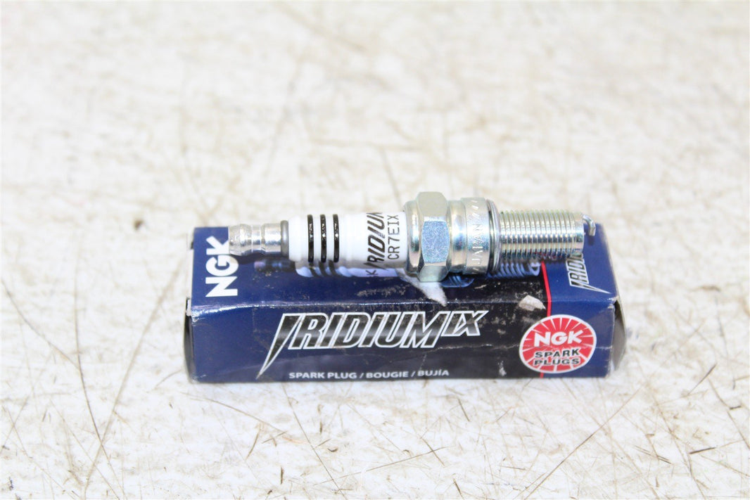 NGK Iridium IX Spark Plug CR7EIX NEW 045H