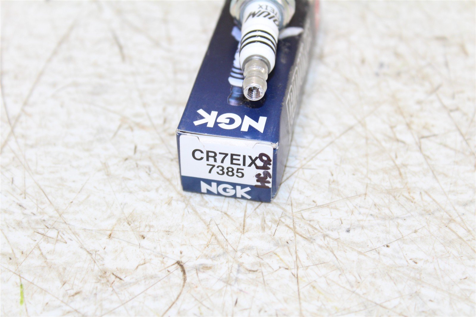 NGK Iridium IX Spark Plug CR7EIX NEW 045H