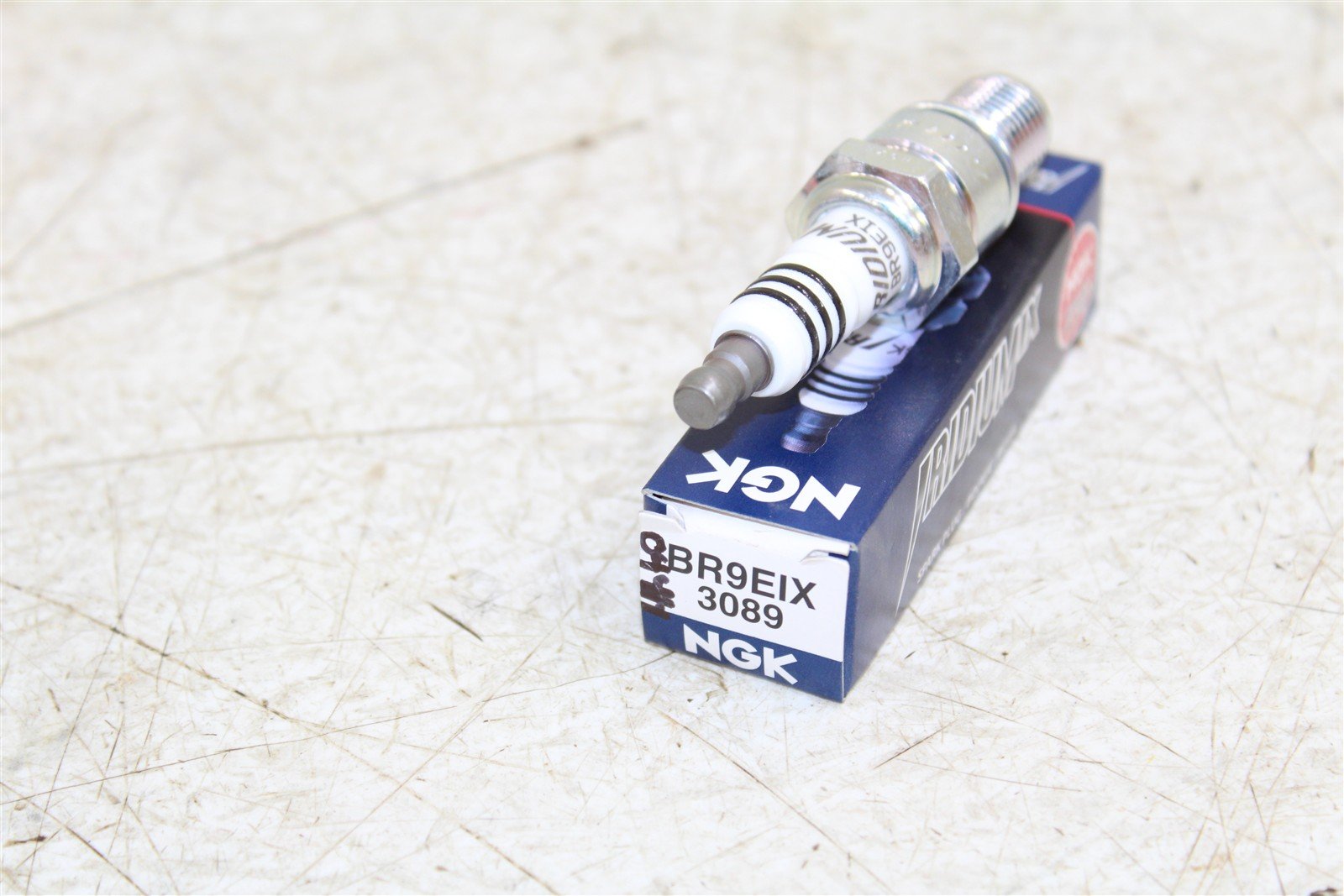 NGK Iridium IX Spark Plug BR9EIX NEW 044H