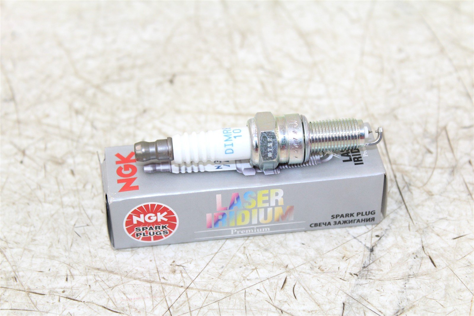 NGK Laser Iridium Spark Plug DIMR8C10 NEW 92743 NOS 029H