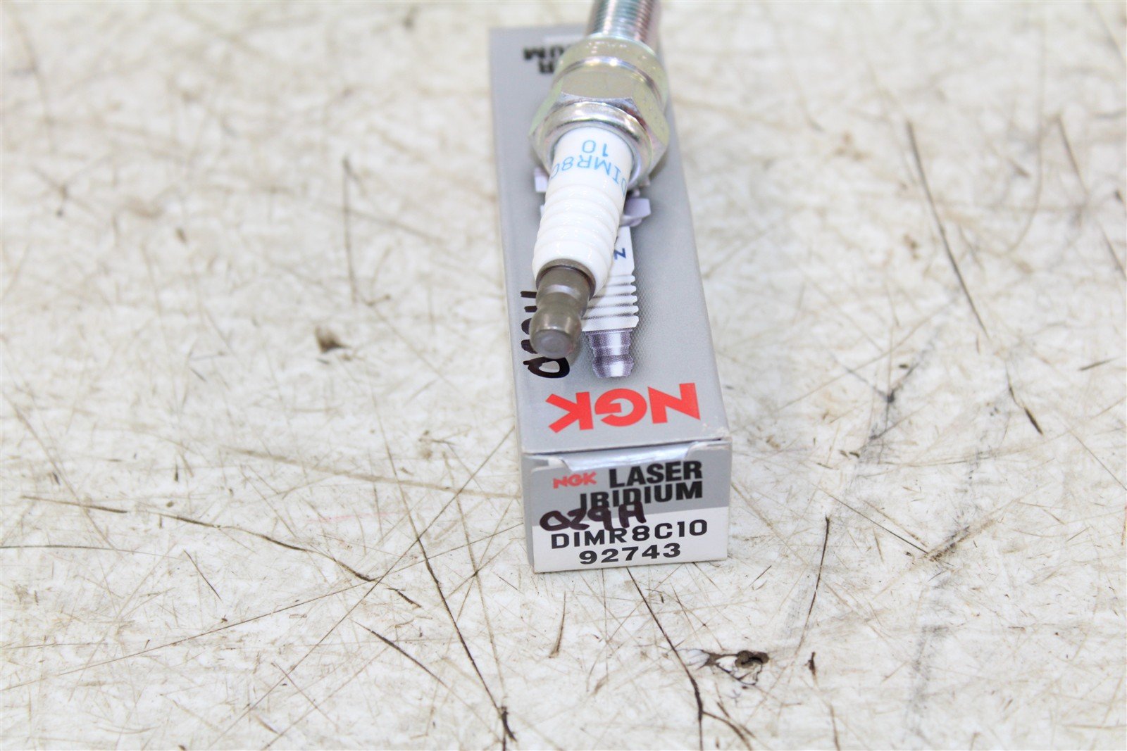 NGK Laser Iridium Spark Plug DIMR8C10 NEW 92743 NOS 029H