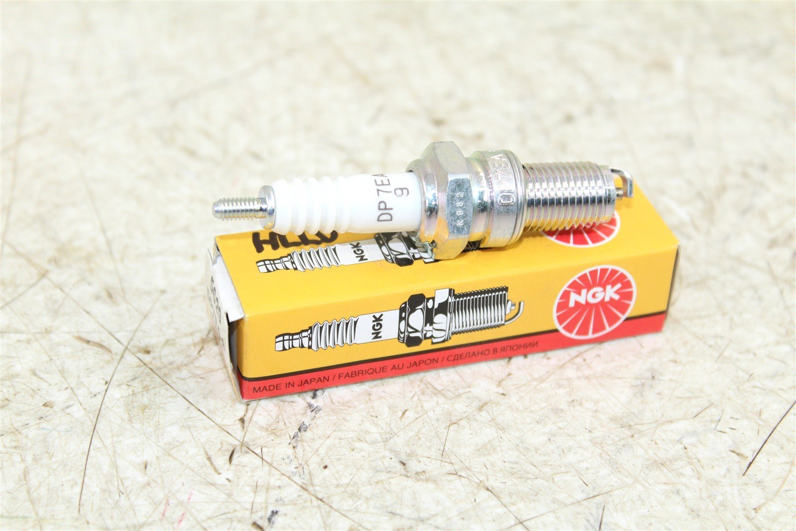 NGK Standard Sparkplug DP7EA-9 NOS 5629 NEW 077H