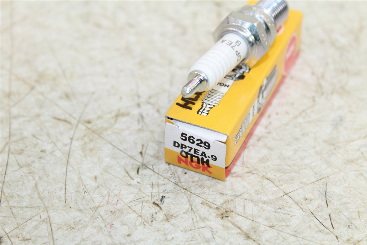 NGK Standard Sparkplug DP7EA-9 NOS 5629 NEW 077H