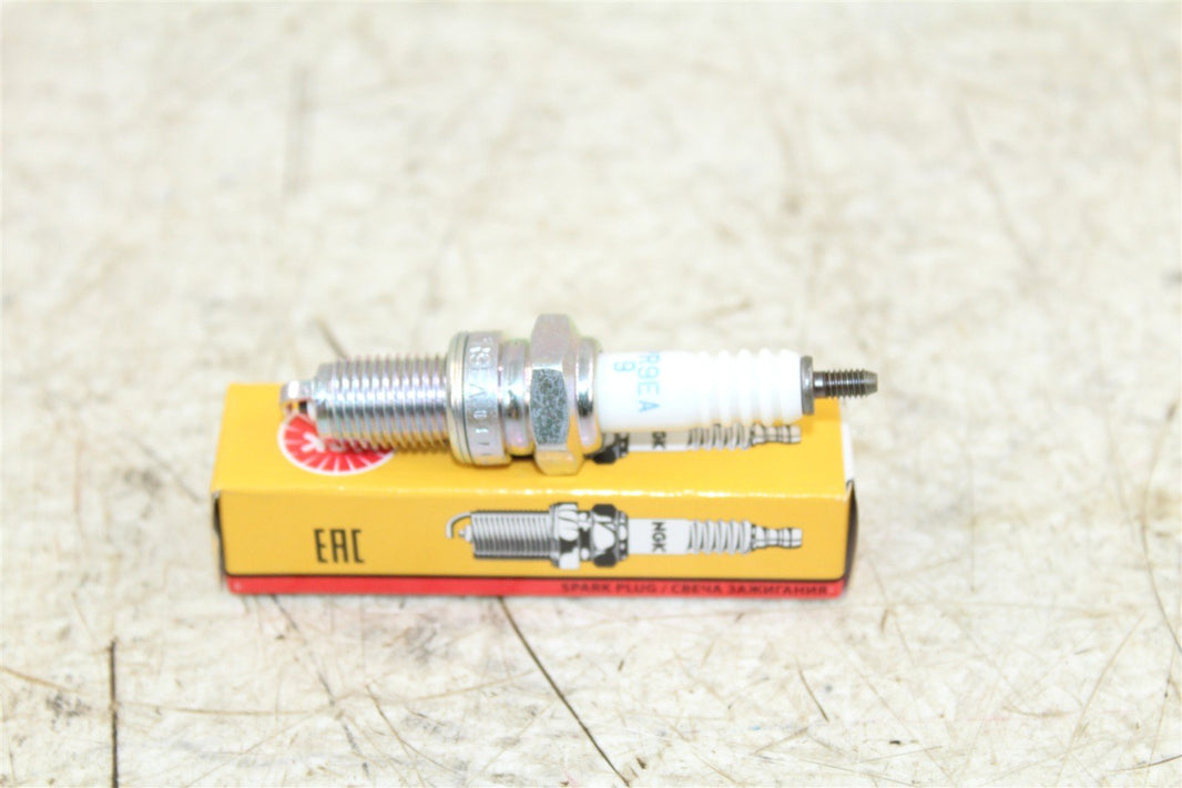 NGK Spark Plug DPR9EA-9 NOS 5329 NEW 076H