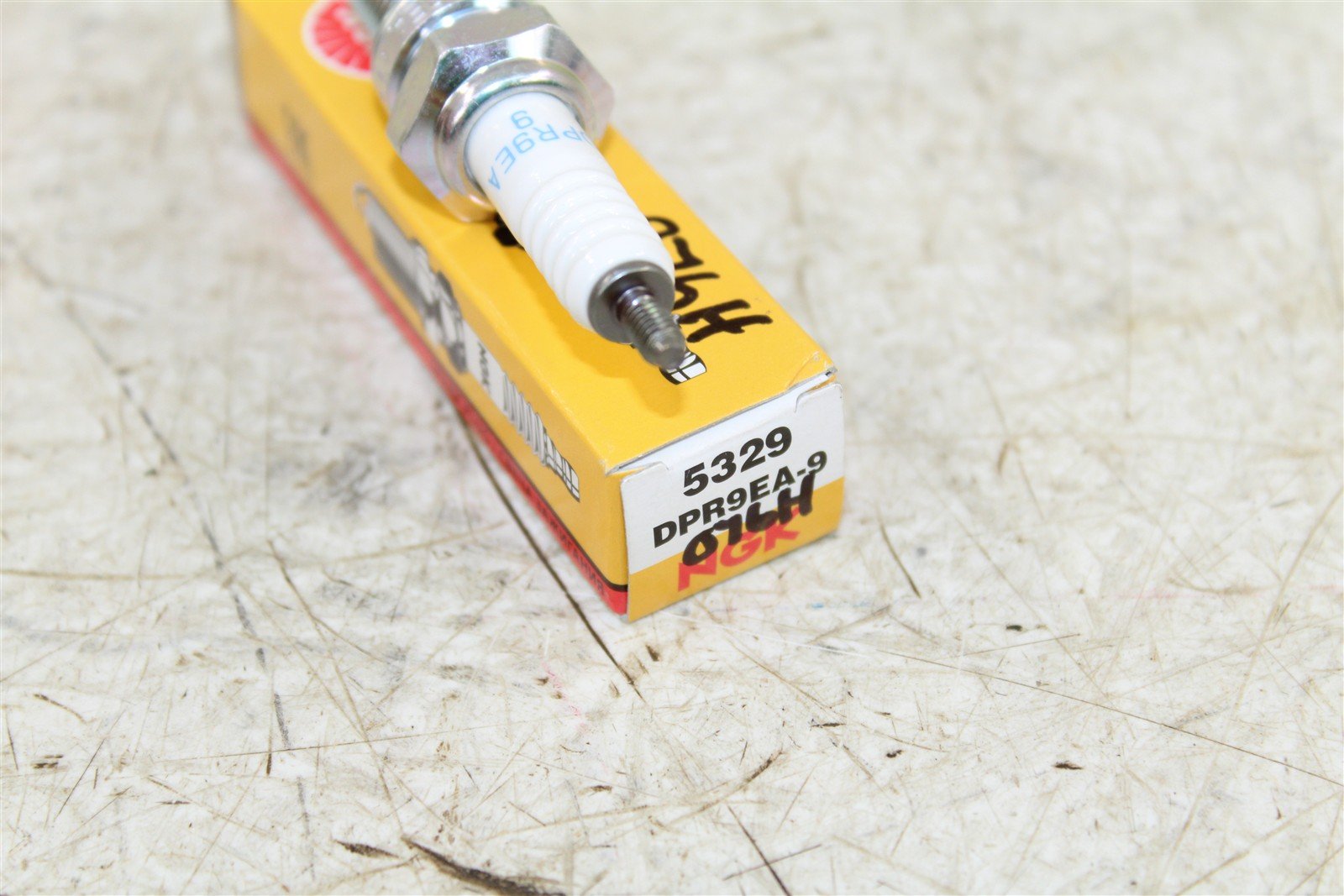 NGK Spark Plug DPR9EA-9 NOS 5329 NEW 076H