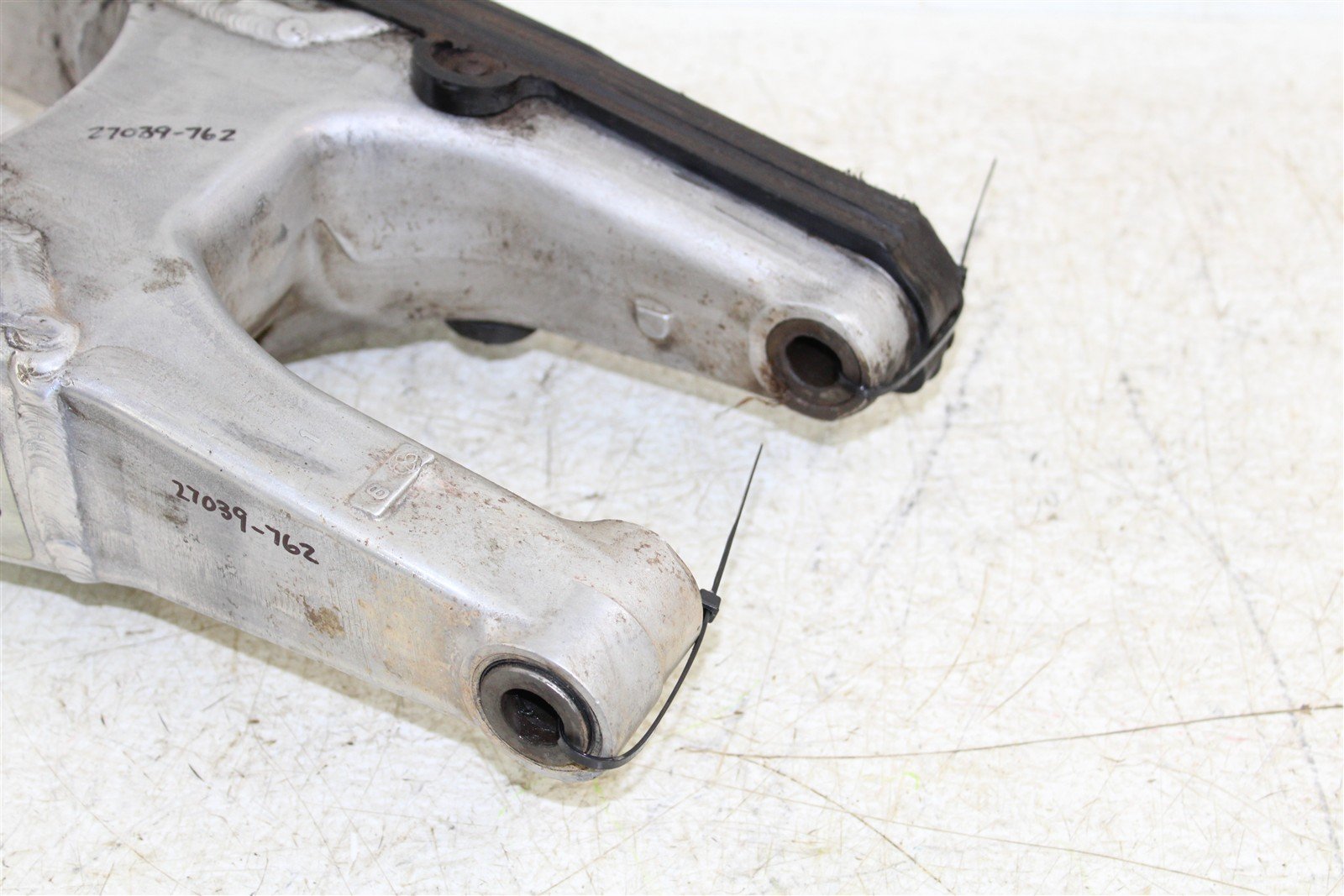 2009 Kawasaki KX 250F Swingarm Swing Arm 27039