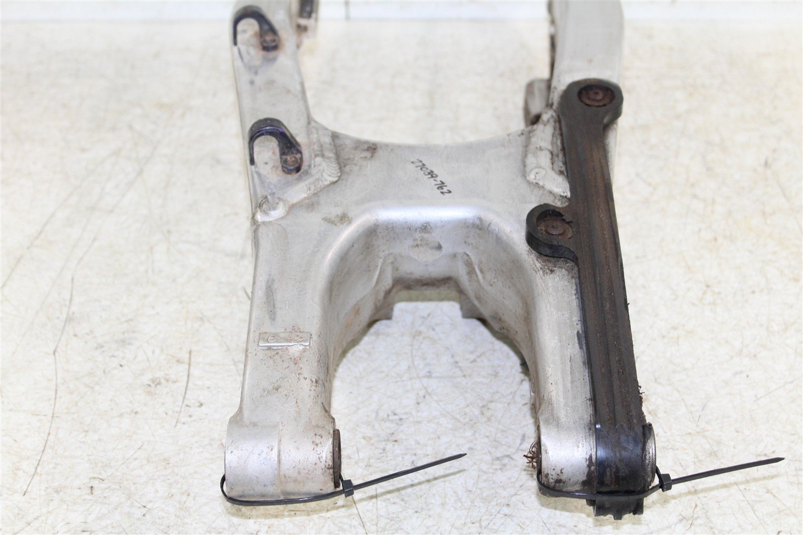 2009 Kawasaki KX 250F Swingarm Swing Arm 27039