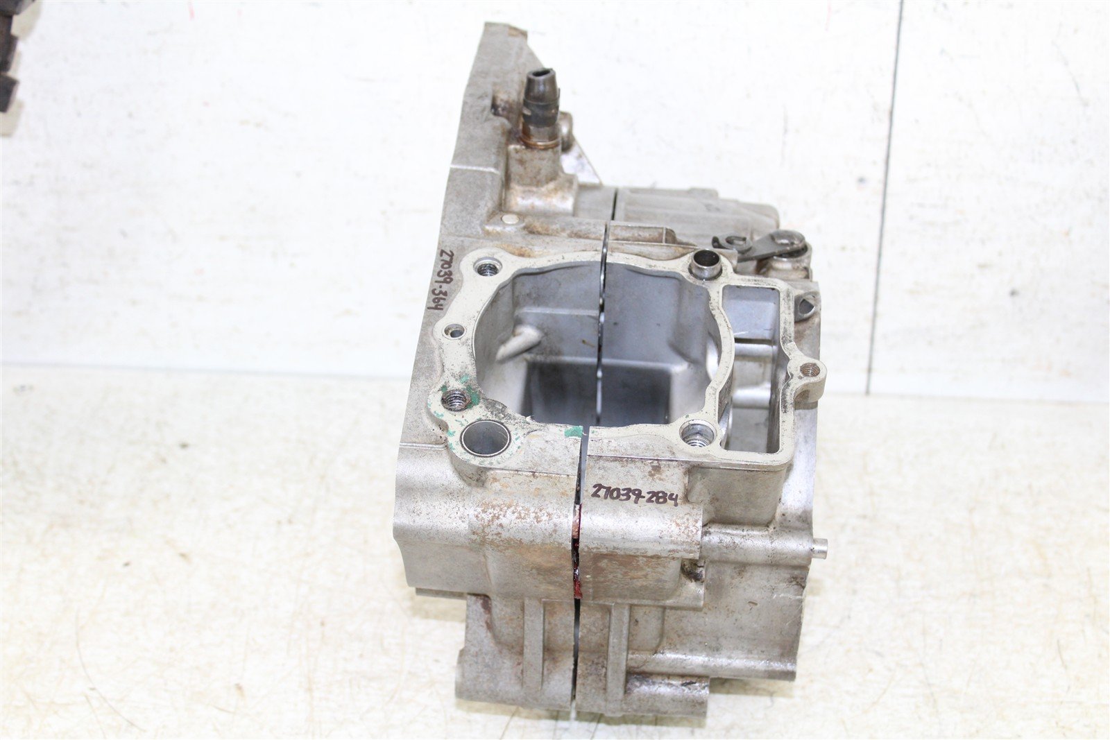 2009 Kawasaki KX 250F Engine Cases Crankcase Motor Left Right 27039