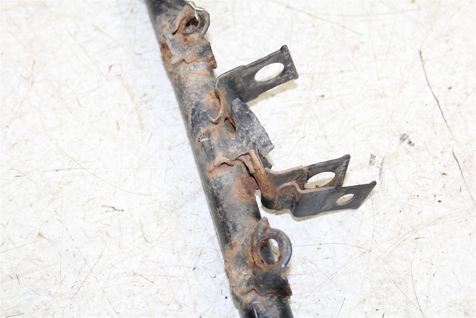 1994 Honda Fourtrax 300 2x4 Front Fender Support Mount Bracket 11116