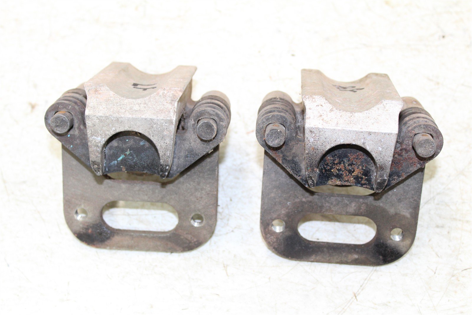 1997 Polaris Magnum 425 4x4 Front Brake Calipers Set Left Right 34162