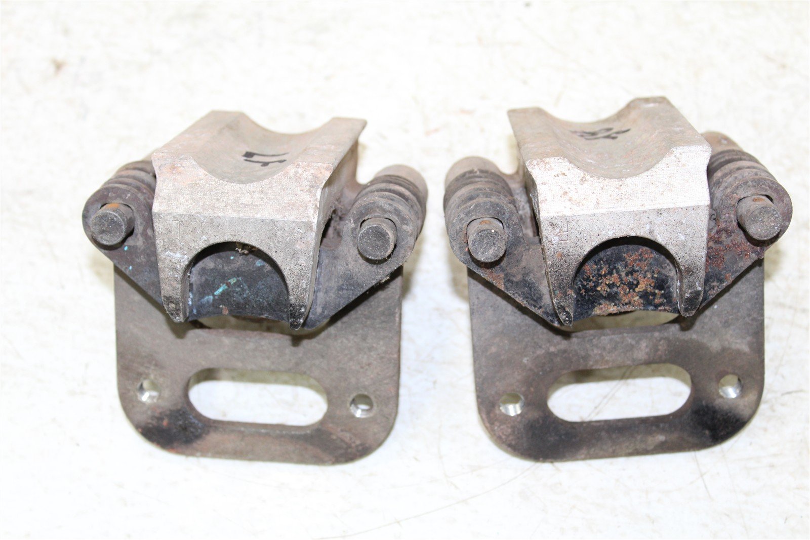 1997 Polaris Magnum 425 4x4 Front Brake Calipers Set Left Right 34162