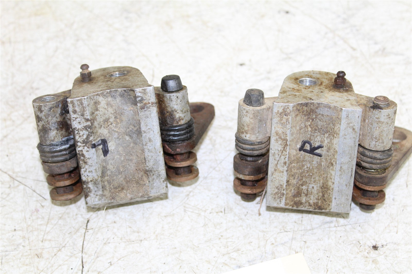 2002 Polaris Sportsman 500 Front Brake Calipers Set Left Right 34164