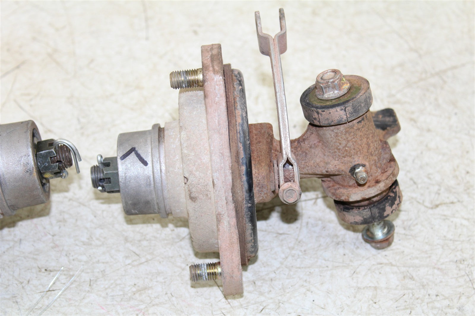 1996 Suzuki Quadsport LT 80 Front Hubs Brake Drums w/ Spindle Knuckles 43062
