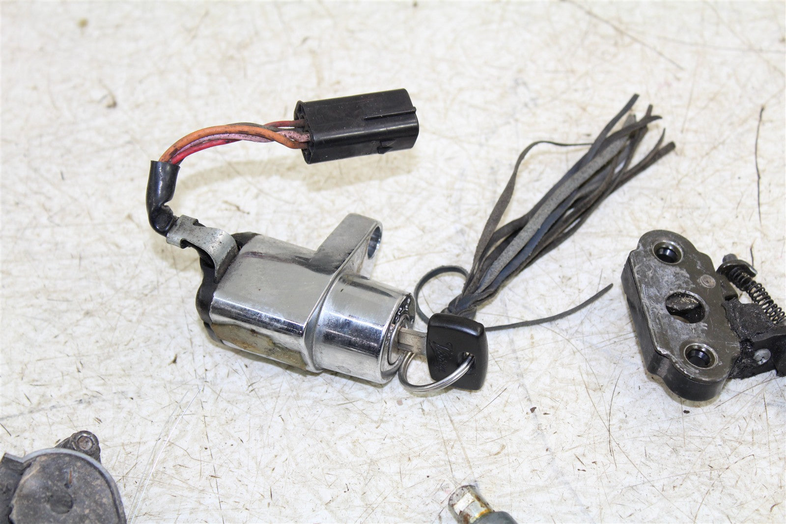 1999 Victory Motorcycle V92C Key Switch Ignition Lock Set Seat Latch 49900