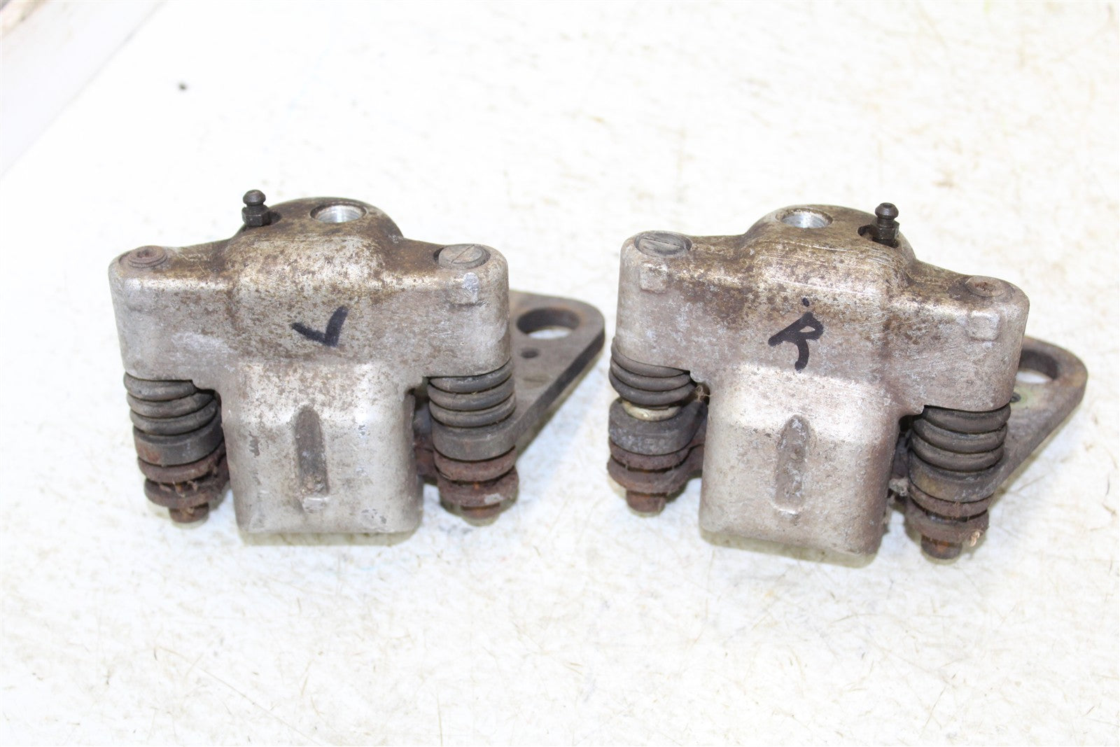 2004 Polaris Sportsman 500 4x4 Front Brake Calipers Set Left Right 34166