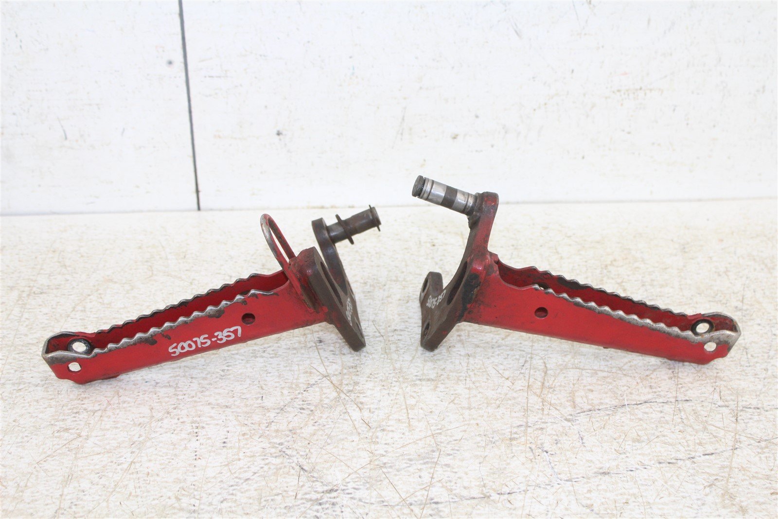 1998 Yamaha Big Bear 350 4x4 Foot Pegs Rests Set Left Right