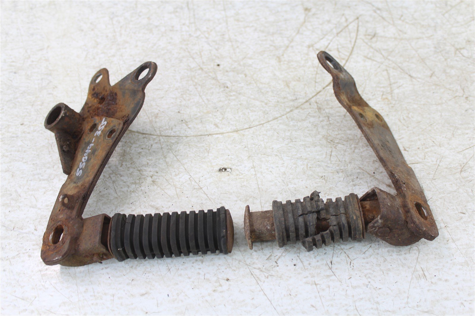 1975 Yamaha RD250 Passenger Foot Rest Pegs Set Exhaust Mount
