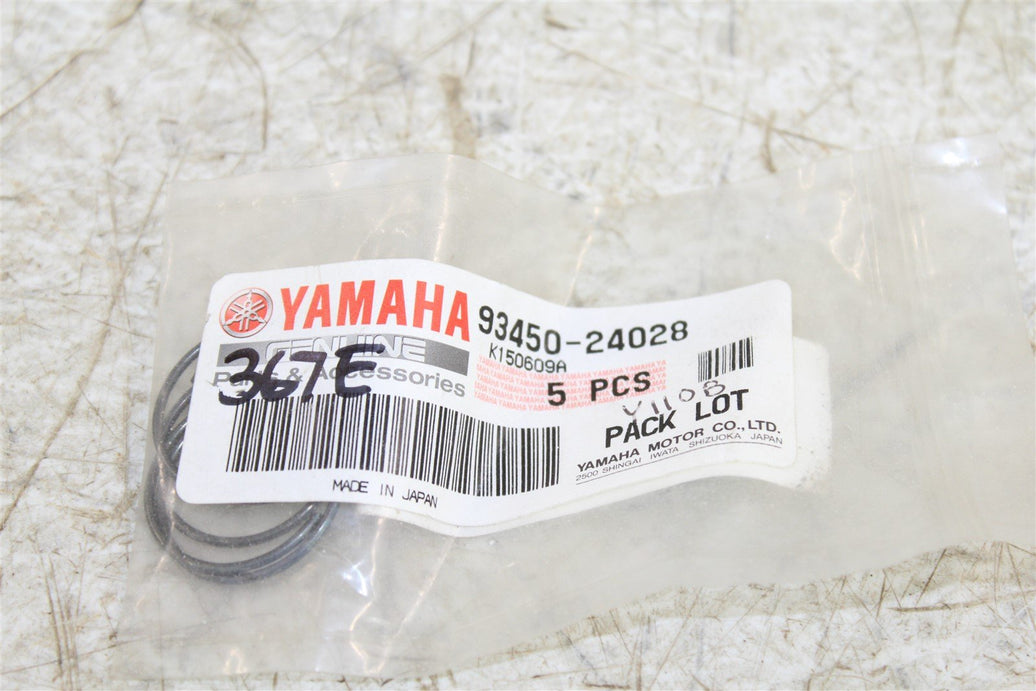 NOS Genuine Yamaha Inner Circlip 93450-24028-00 NEW NOS QTY:5