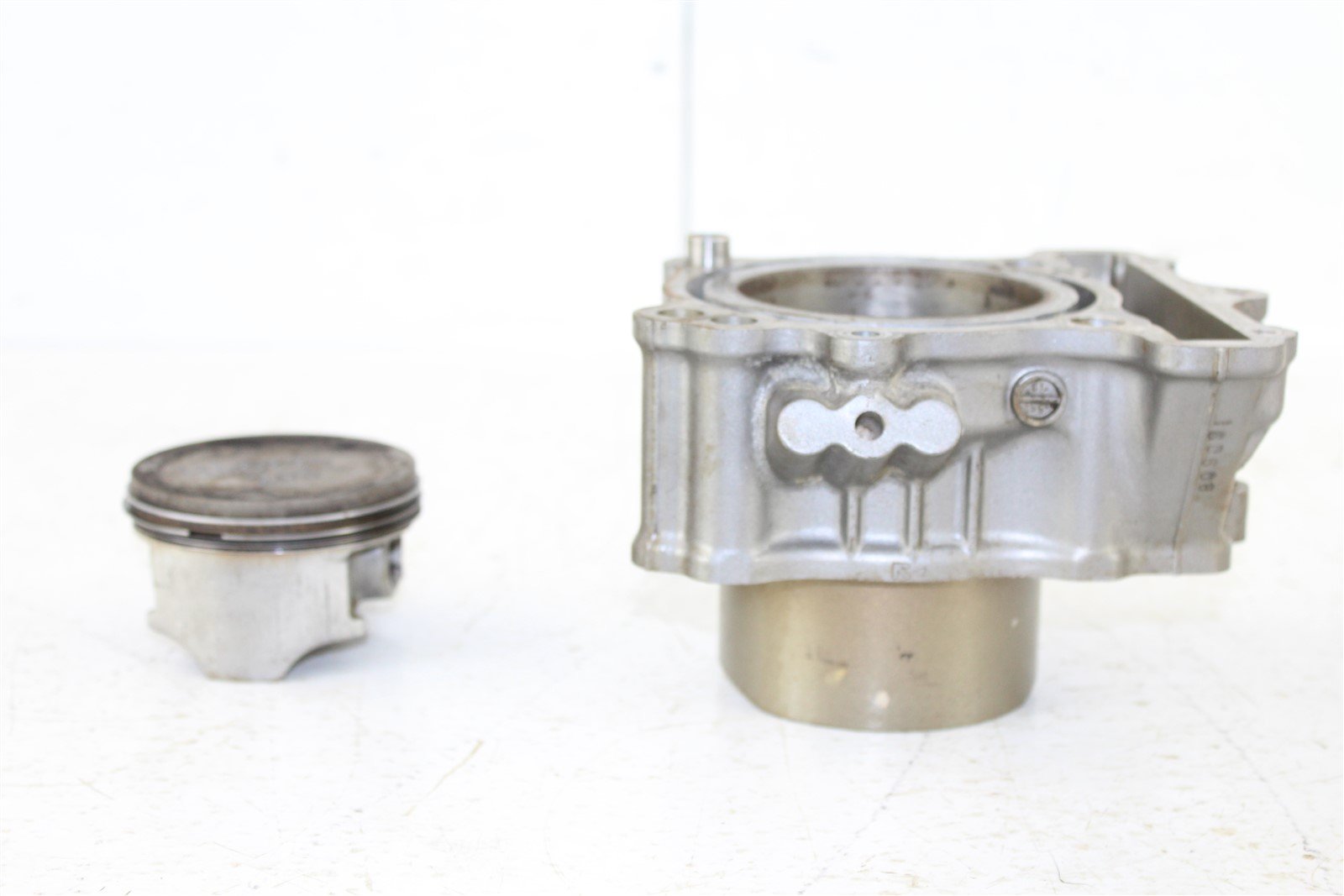 2006 Suzuki SV 650S Rear Engine Cylinder Jug Piston