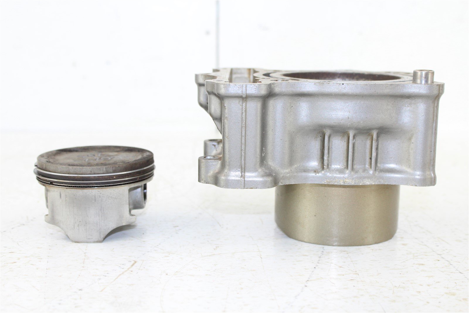 2006 Suzuki SV 650S Rear Engine Cylinder Jug Piston