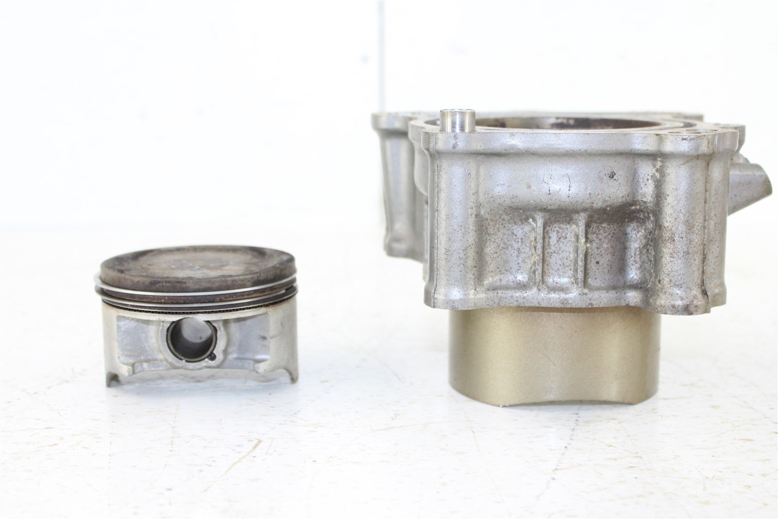 2006 Suzuki SV 650S Rear Engine Cylinder Jug Piston