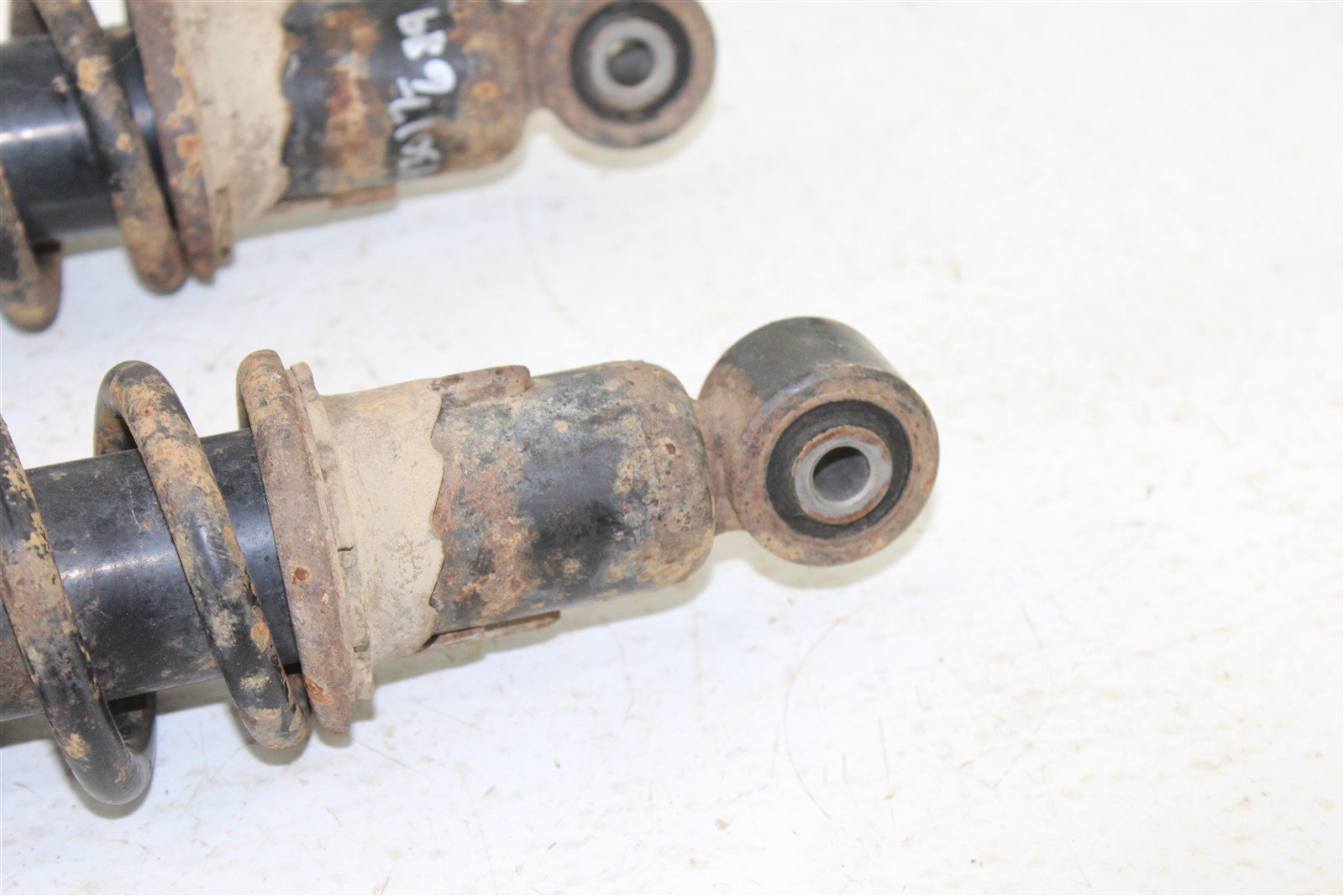 2002 Suzuki Vinson 500 Rear Shocks Spring Absorber Left Right