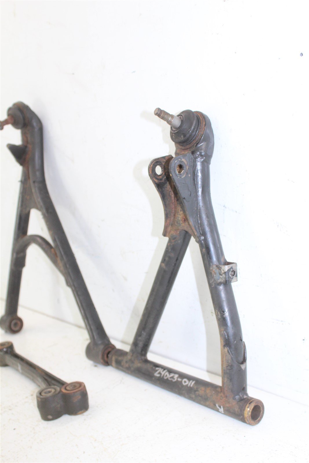 1986 Kawasaki Bayou 300 2x4 Front Right Control A Arms Upper Lower Center