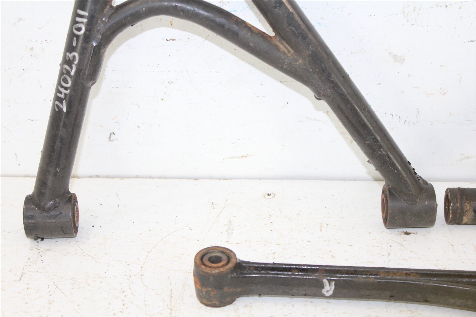 1986 Kawasaki Bayou 300 2x4 Front Right Control A Arms Upper Lower Center