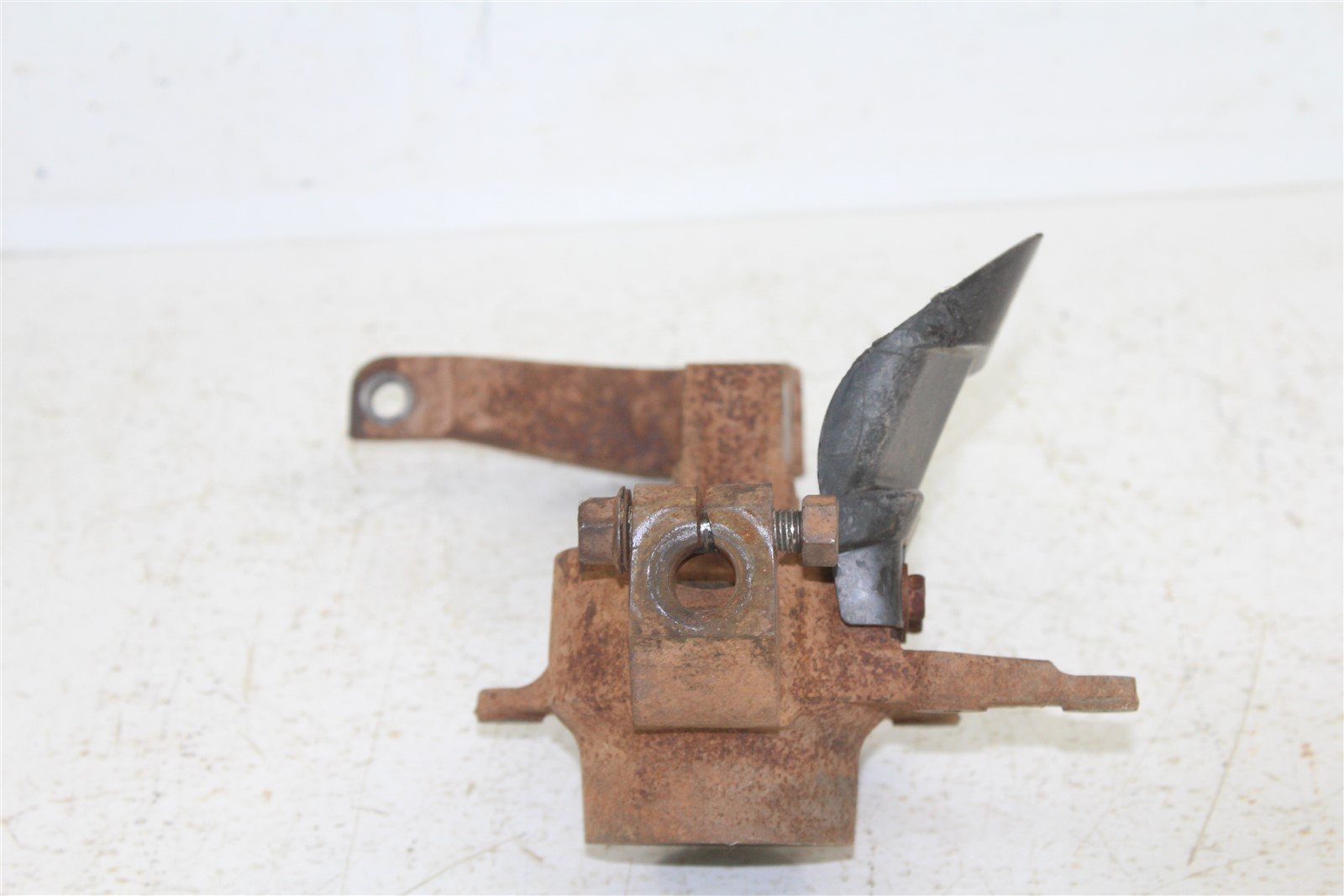 1998 Yamaha Grizzly 600 Knuckle Control Arm Mount Left