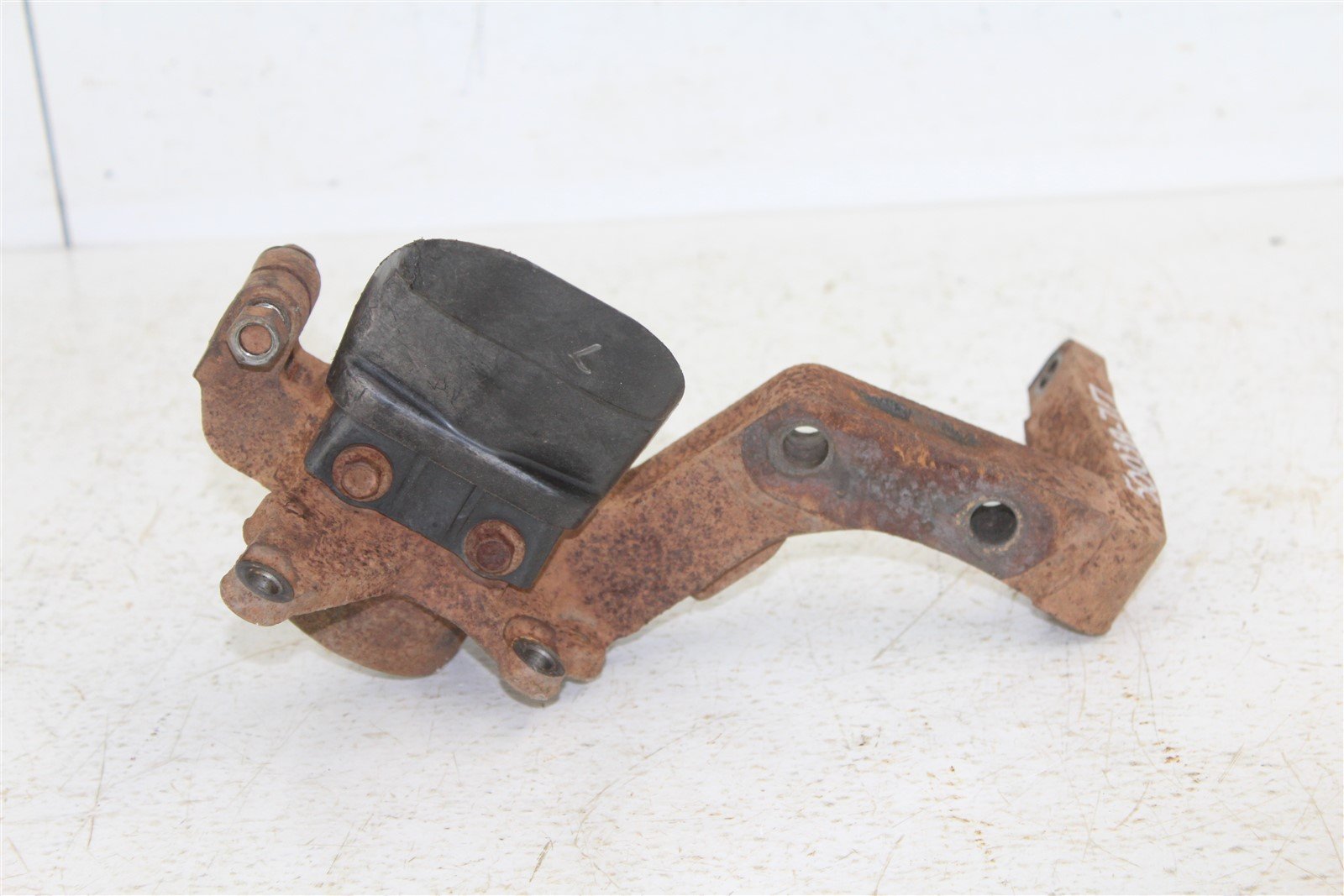 1998 Yamaha Grizzly 600 Knuckle Control Arm Mount Left