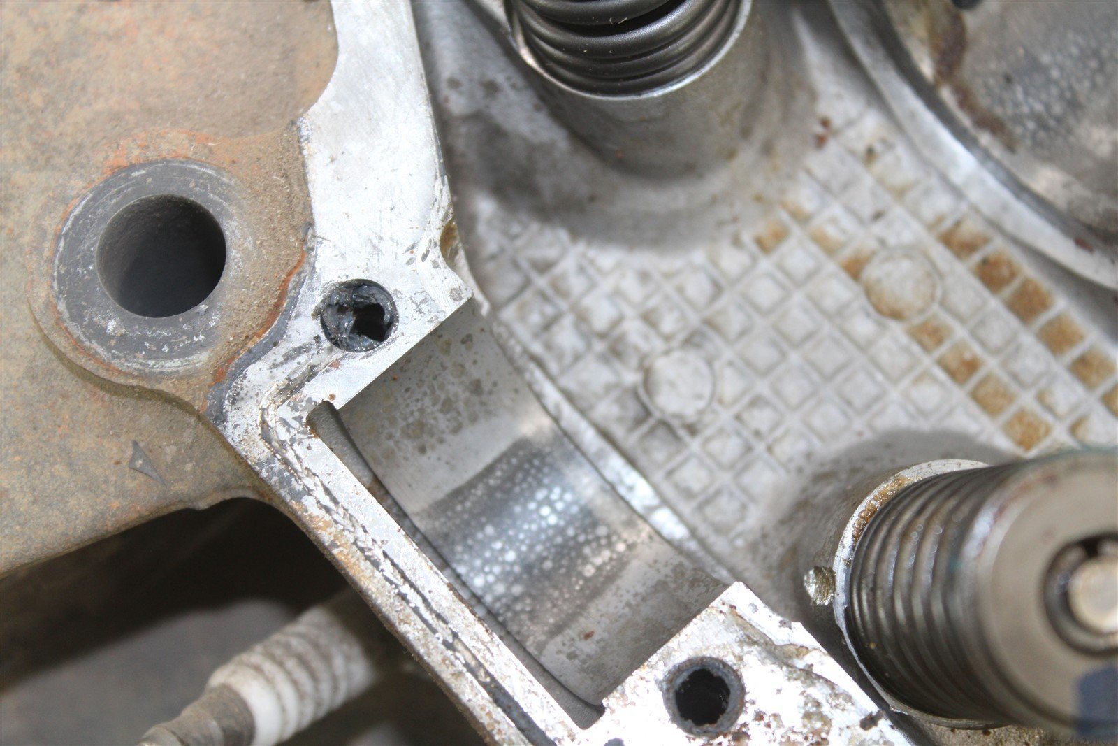 2008 Polaris Trail Blazer 330 Cylinder Head Valves Intake Exhaust