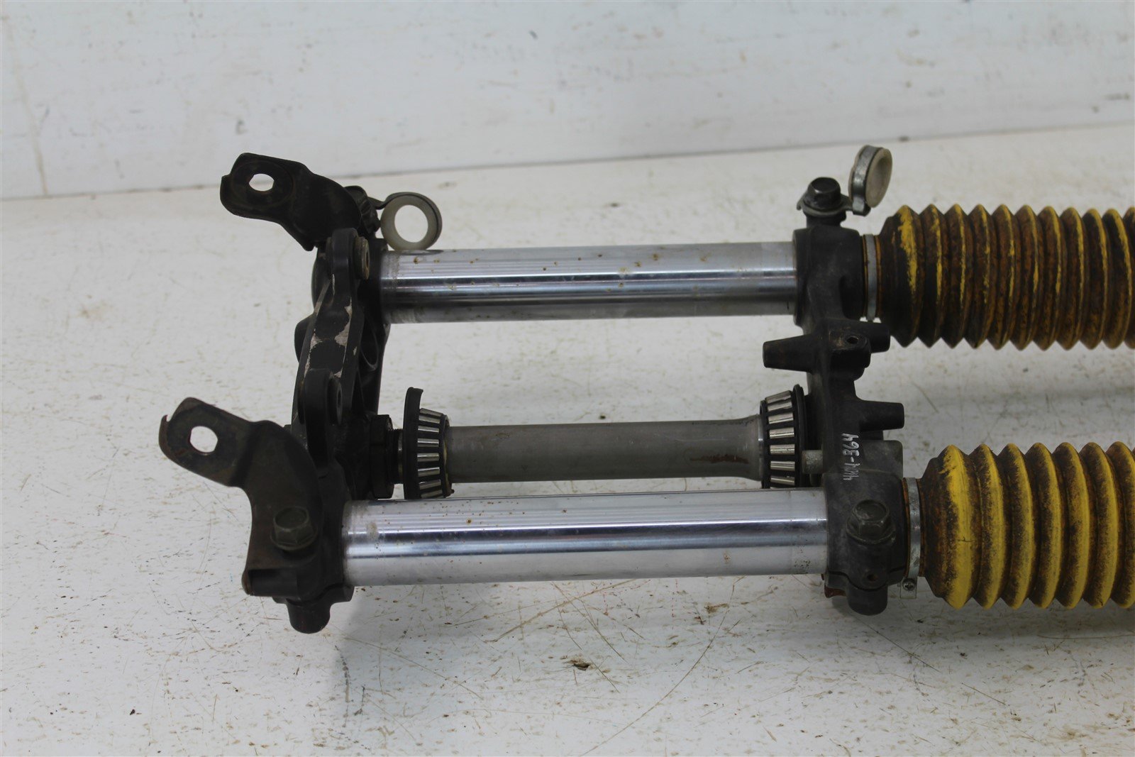 1996 Suzuki DR200SE Fork Tubes Front Suspension Triple Clamps
