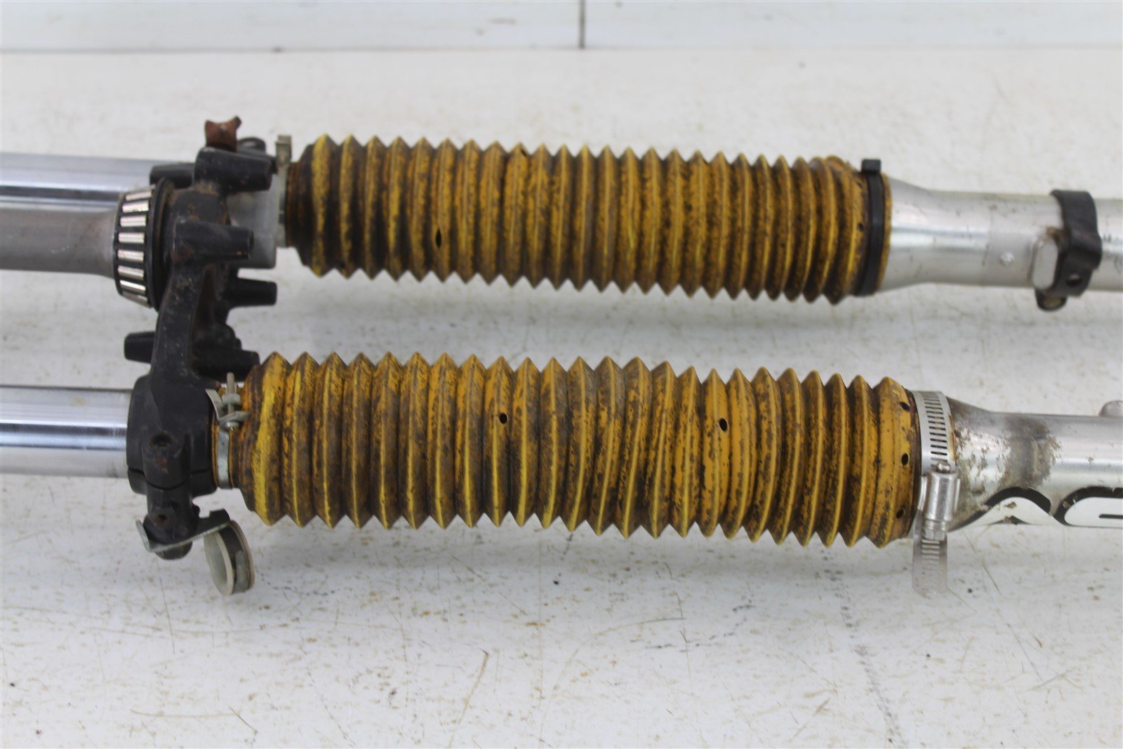 1996 Suzuki DR200SE Fork Tubes Front Suspension Triple Clamps