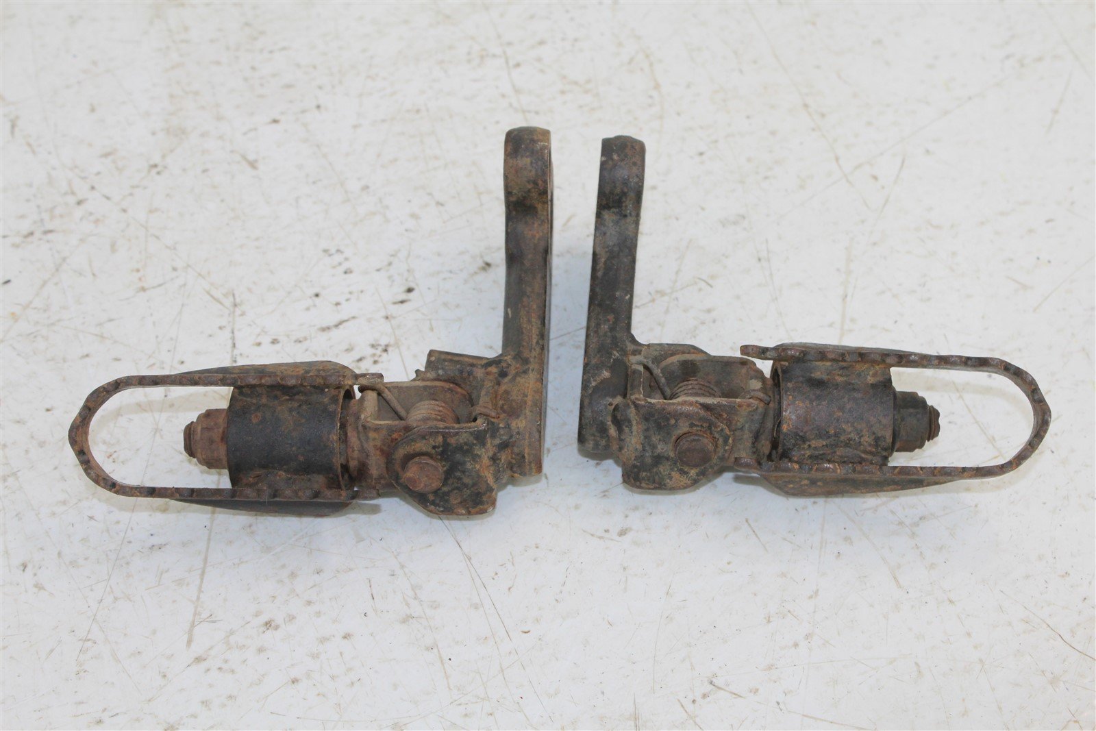 1996 Suzuki DR200SE Foot Pegs Set Hardware Springs Rests