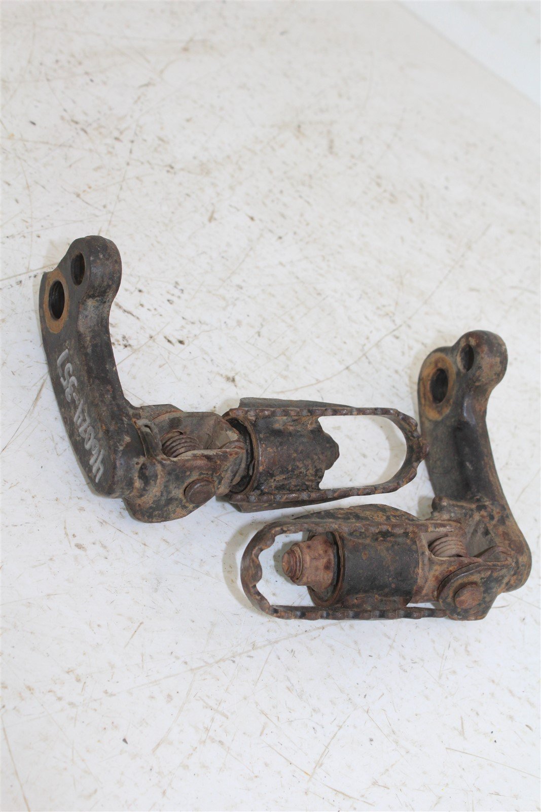 1996 Suzuki DR200SE Foot Pegs Set Hardware Springs Rests