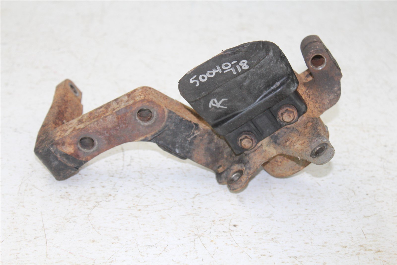 1998 Yamaha Grizzly 600 Knuckle Control Arm Mount Front Right