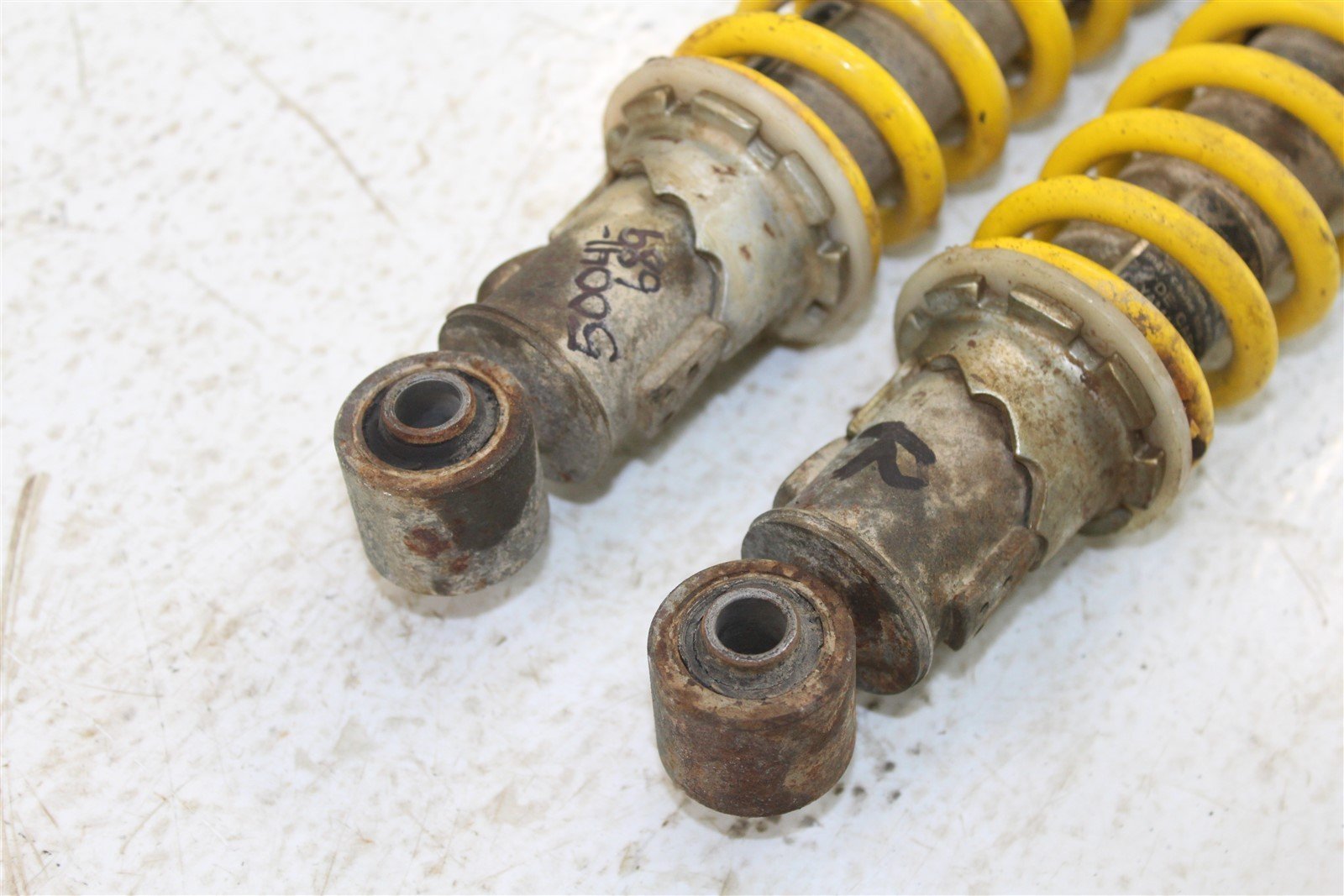 1986 Yamaha Moto-4 225 Rear Shocks Spring Absorber Left Right