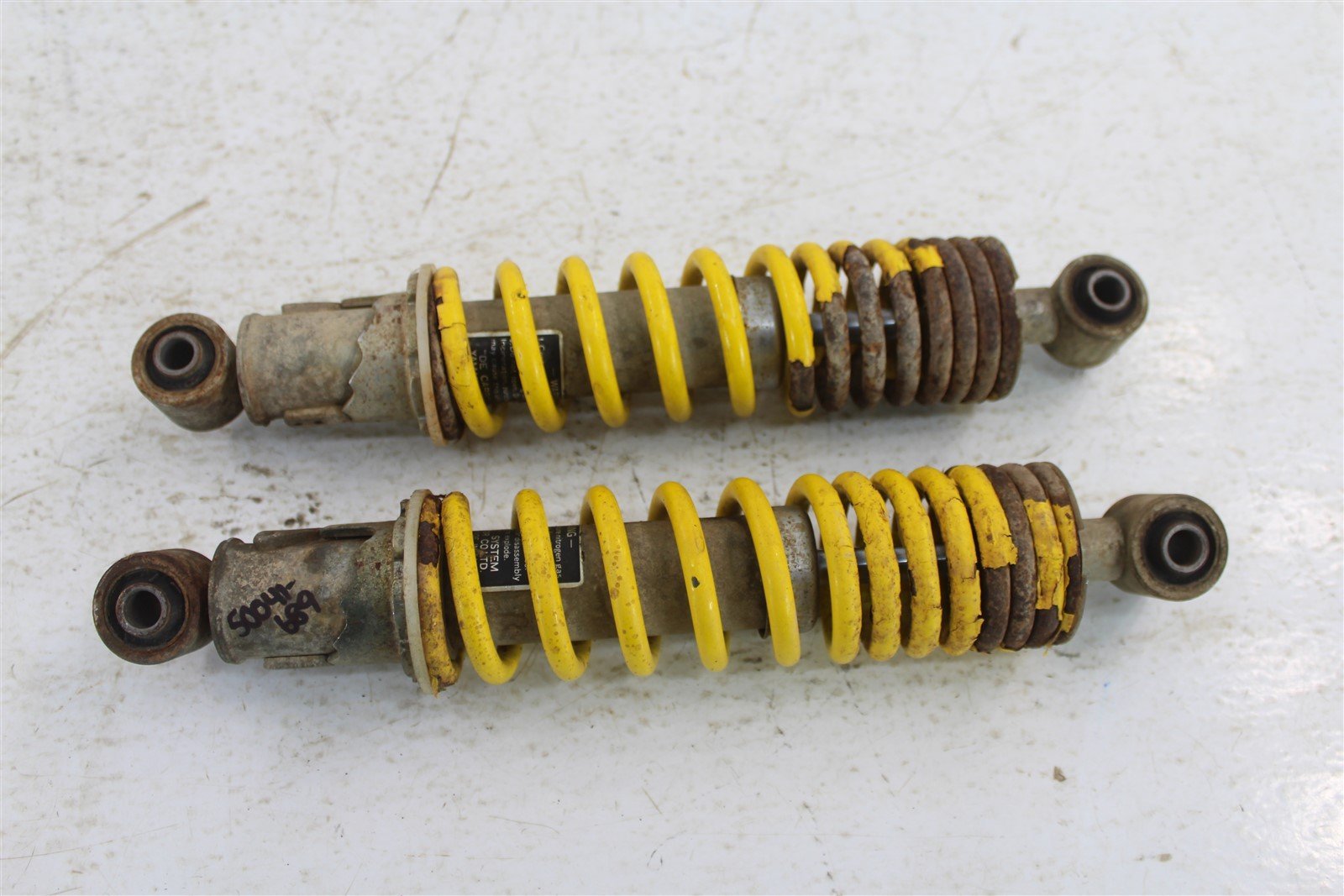 1986 Yamaha Moto-4 225 Rear Shocks Spring Absorber Left Right